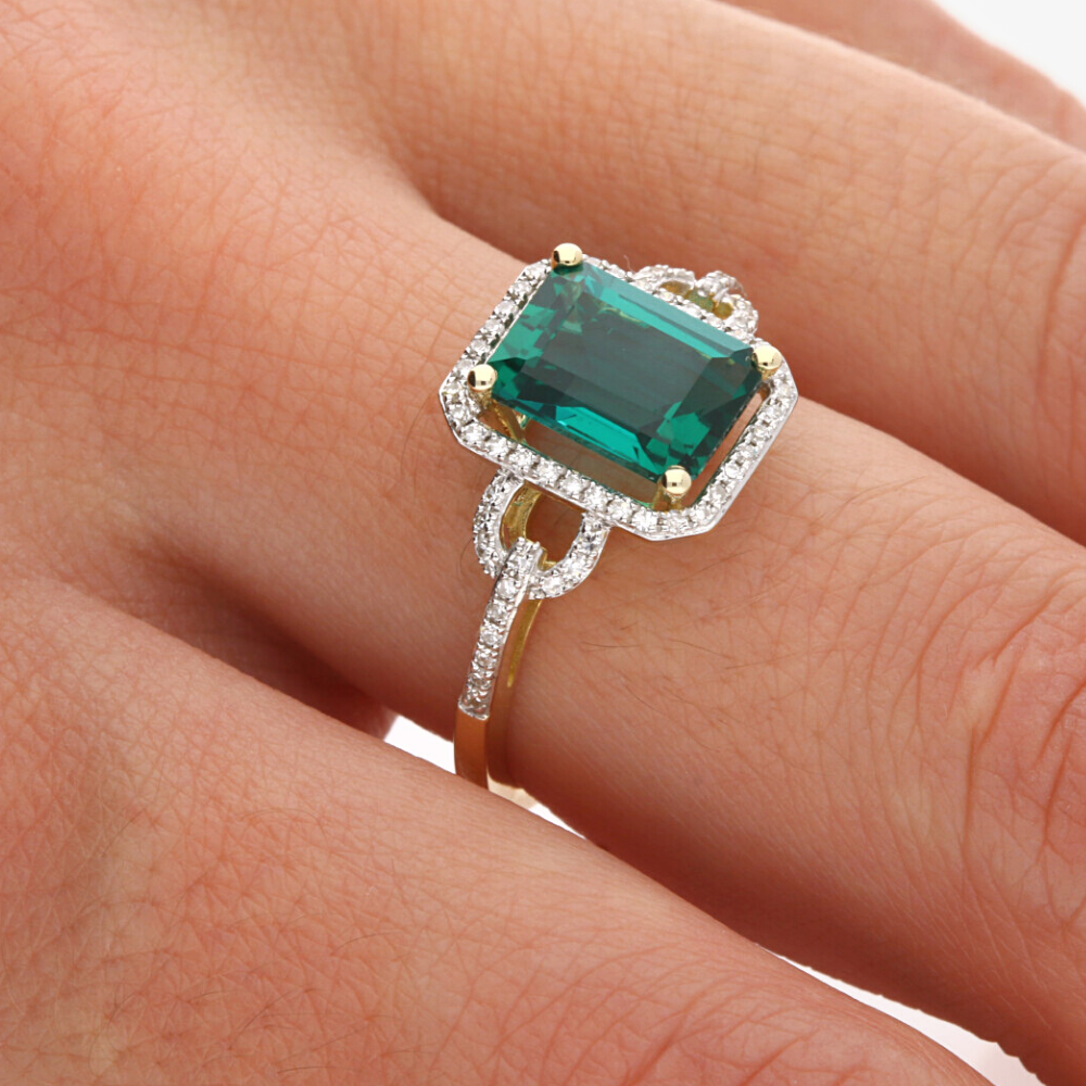 Emerald green ring deals gold